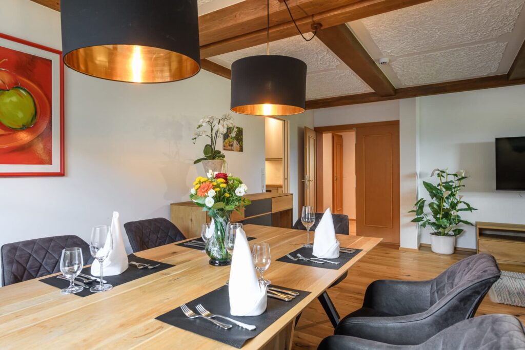 Moderner Essbereich der Panorama Suite